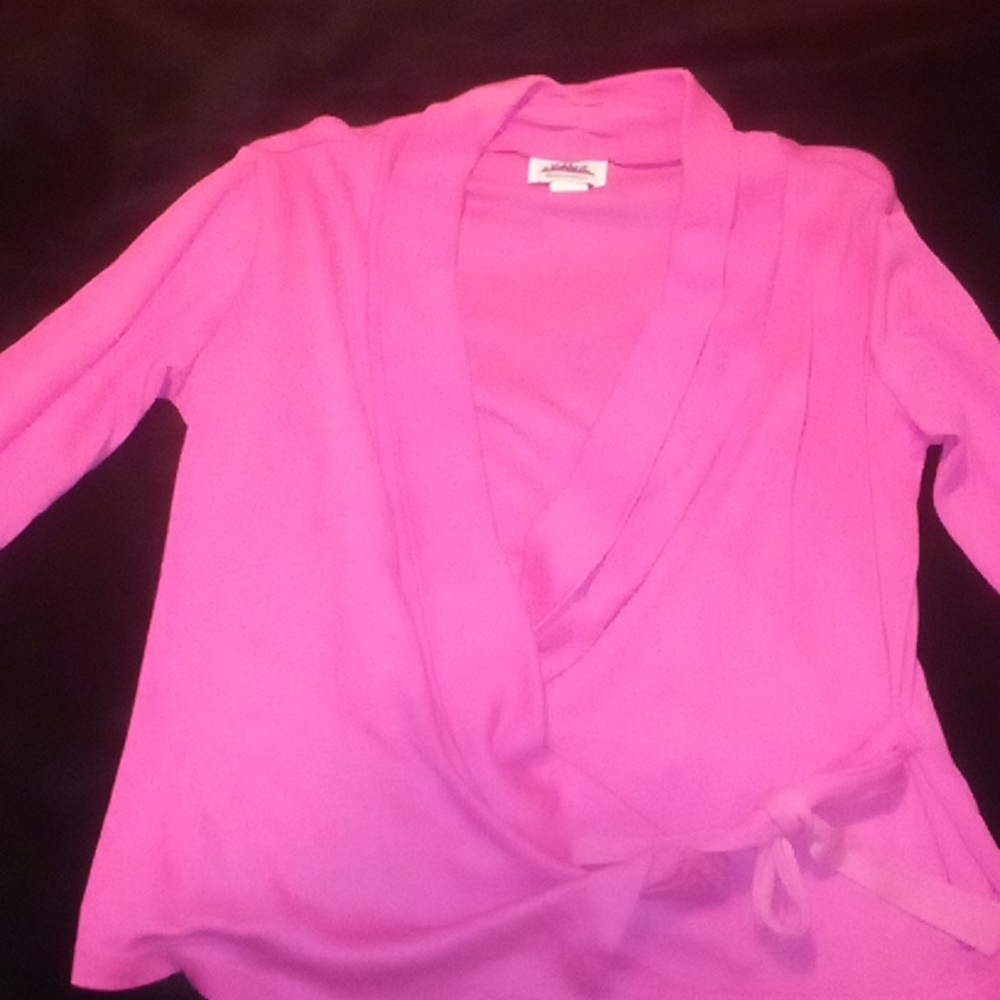 Pink tie around, light sweater